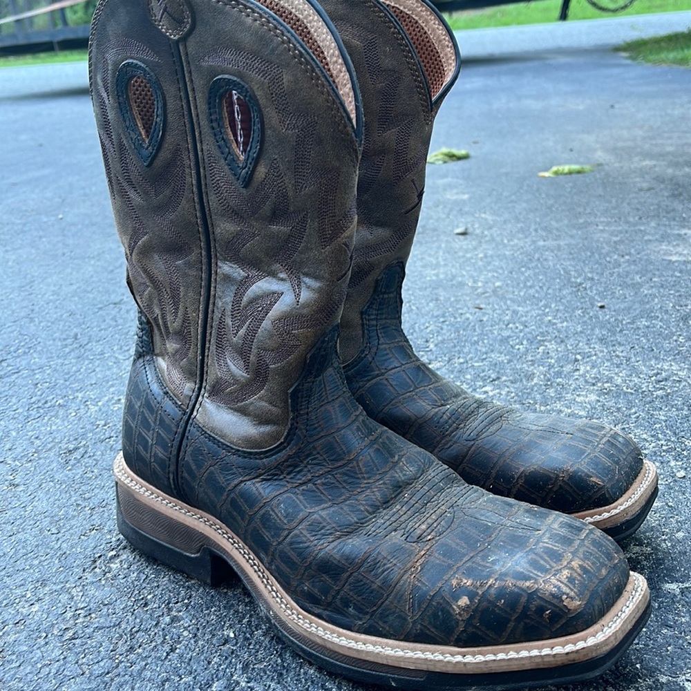 Mens western boot.